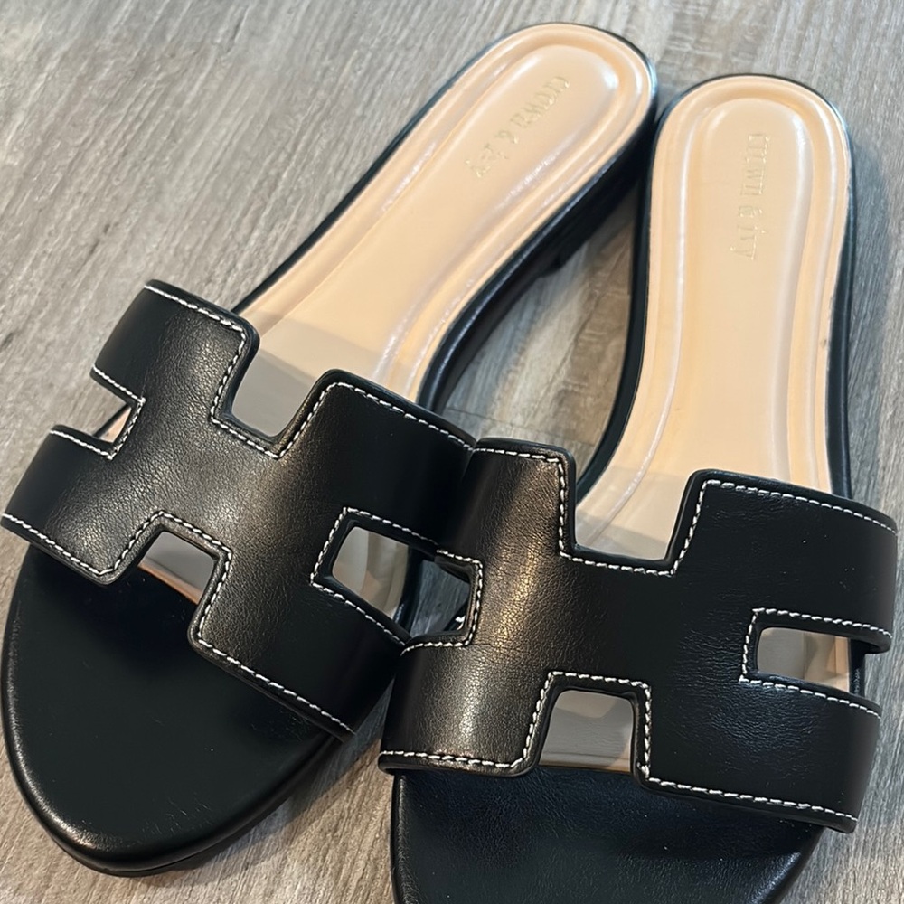 Crown & Ivy Black Slide Sandals - Picture 3 of 7